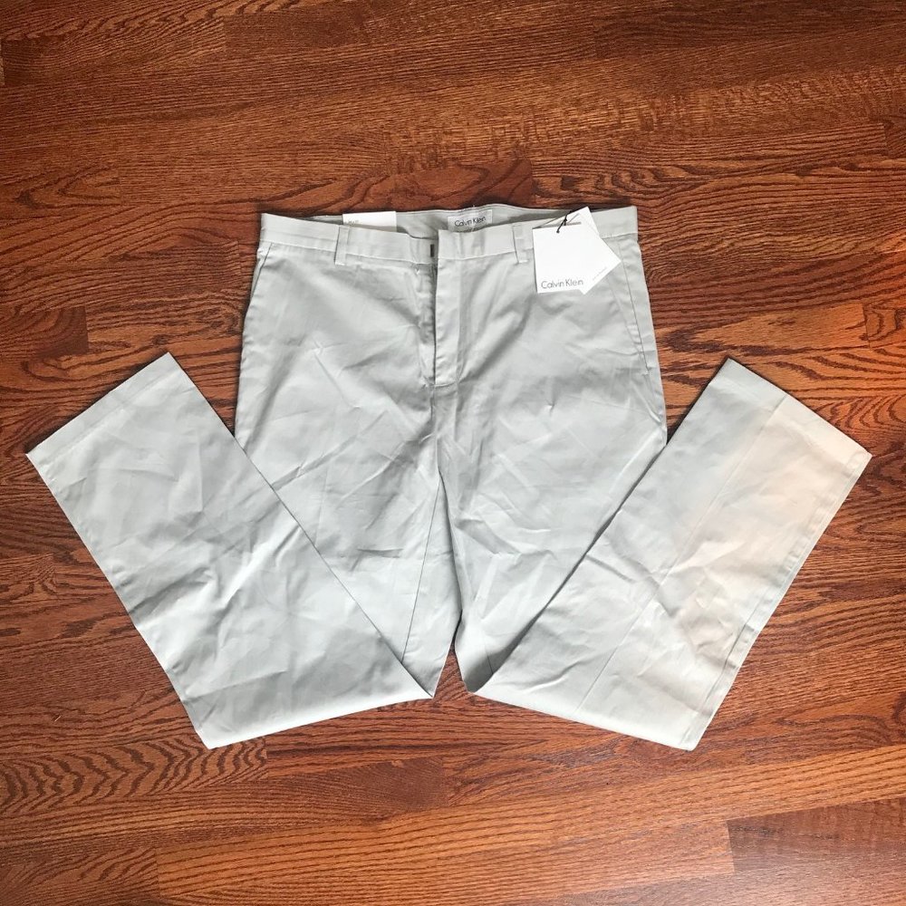 Men Calvin Klein Slim Fit Slacks New with Tag Size 34x32 Color Gray NWT